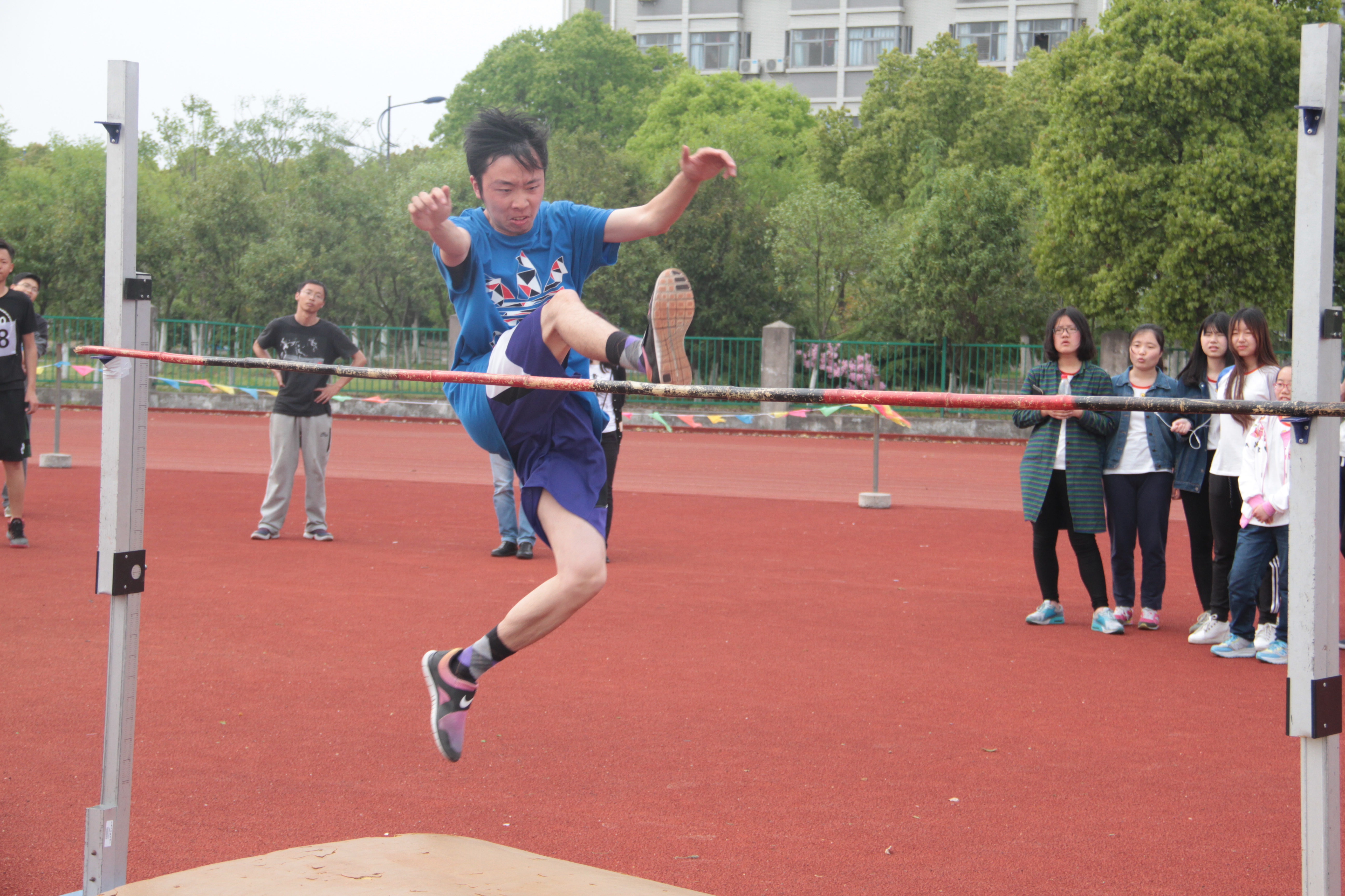 我们的青春——记江南大学食品学院第二届学生春季田径运动会